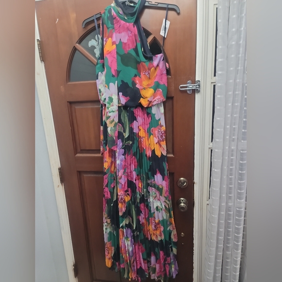 XSCAPE  Pleated Floral Chiffon Scarf Dress - Picture 2 of 9